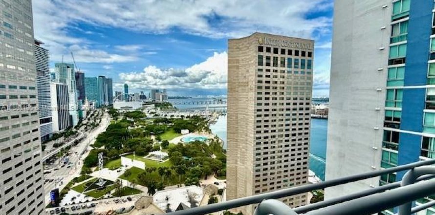 Condominio en Miami, Florida, 1 dormitorio  № 1944451