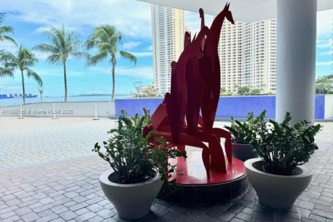 Condominio en alquiler en Miami, Florida, 1 dormitorio, 78.6 m2 № 1944451 - foto 29