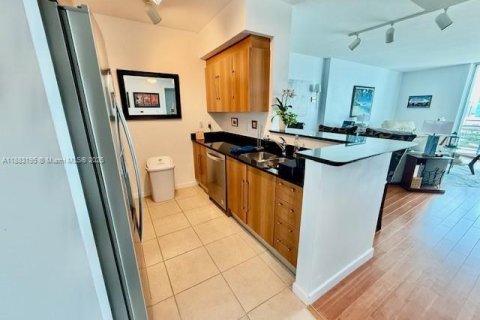 Condominio en alquiler en Miami, Florida, 1 dormitorio, 78.6 m2 № 1944451 - foto 6