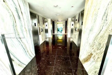 Condominio en alquiler en Miami, Florida, 1 dormitorio, 78.6 m2 № 1944451 - foto 25