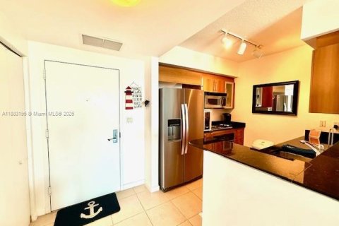 Condominio en alquiler en Miami, Florida, 1 dormitorio, 78.6 m2 № 1944451 - foto 5