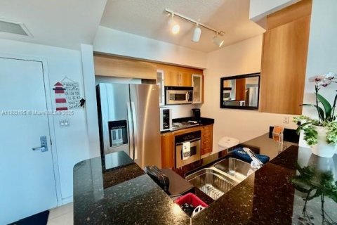 Condominio en alquiler en Miami, Florida, 1 dormitorio, 78.6 m2 № 1944451 - foto 7