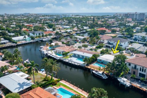 House in Lighthouse Point, Florida 4 bedrooms, 170.29 sq.m. № 1101267 - photo 1