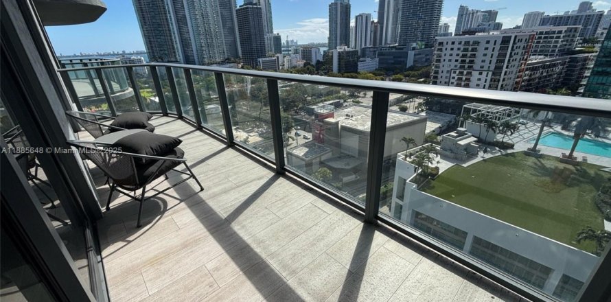 Condominio en Miami, Florida, 1 dormitorio № 1932479