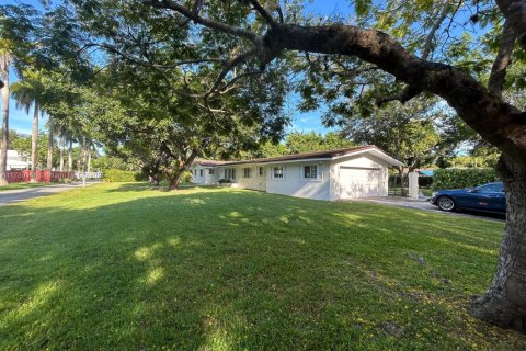 House in Pinecrest, Florida 4 bedrooms, 195.09 sq.m. № 1698199 - photo 27