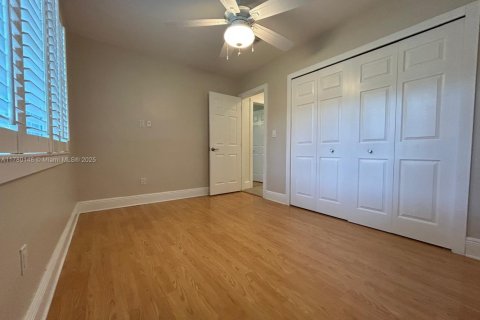 House in Pinecrest, Florida 4 bedrooms, 195.09 sq.m. № 1698199 - photo 18