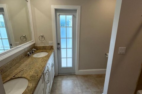 House in Pinecrest, Florida 4 bedrooms, 195.09 sq.m. № 1698199 - photo 26