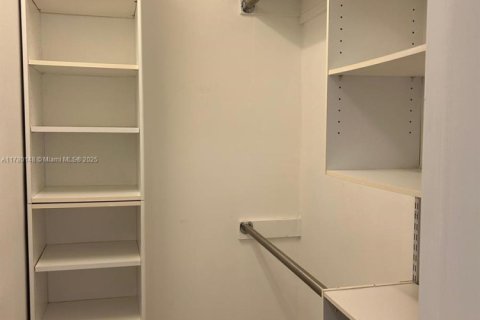 House in Pinecrest, Florida 4 bedrooms, 195.09 sq.m. № 1698199 - photo 19