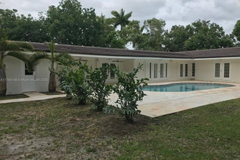 House in Pinecrest, Florida 4 bedrooms, 195.09 sq.m. № 1698199 - photo 16