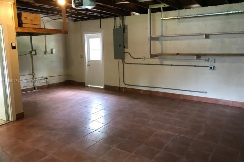 House in Pinecrest, Florida 4 bedrooms, 195.09 sq.m. № 1698199 - photo 7