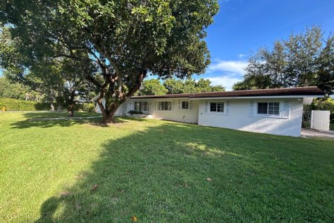 House in Pinecrest, Florida 4 bedrooms, 195.09 sq.m. № 1698199 - photo 28