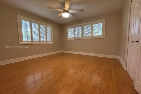 House in Pinecrest, Florida 4 bedrooms, 195.09 sq.m. № 1698199 - photo 20