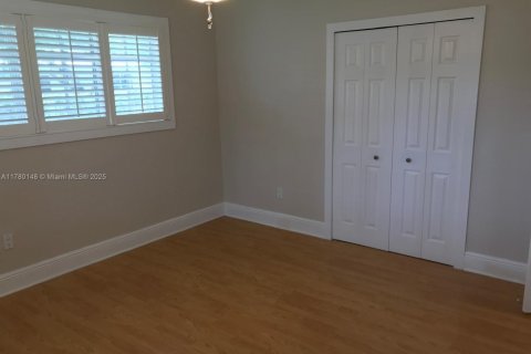 House in Pinecrest, Florida 4 bedrooms, 195.09 sq.m. № 1698199 - photo 14