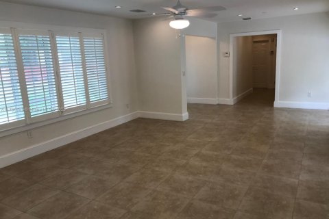 House in Pinecrest, Florida 4 bedrooms, 195.09 sq.m. № 1698199 - photo 3