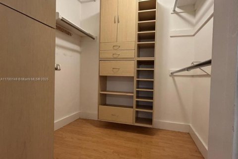 House in Pinecrest, Florida 4 bedrooms, 195.09 sq.m. № 1698199 - photo 25