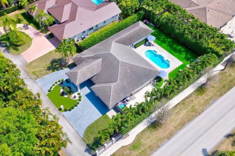 Купить виллу или дом в Майами, Флорида 4 спальни, 245.73м2, № 2042917 - фото 3