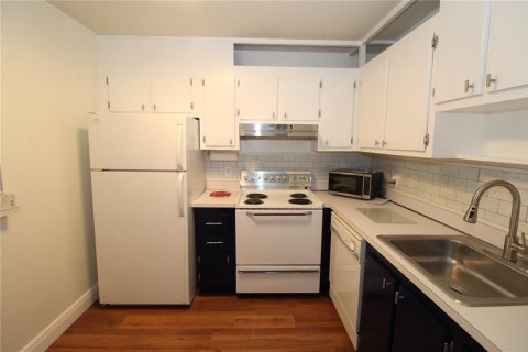 Copropriété à louer à Sun City Center, Floride: 1 chambre, 74.32 m2 № 2377463 - photo 9