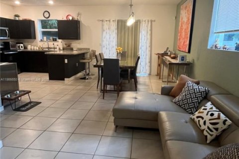 Купить таунхаус в Хомстед, Флорида 4 спальни, 178.74м2, № 1979294 - фото 11