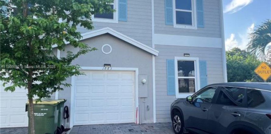 Таунхаус в Хомстед, Флорида 4 спальни, 178.74м2 № 1979294