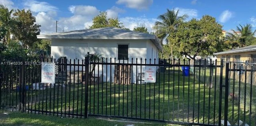 Дом в Майами, Флорида 4 спальни, 151.06м2 № 2002609