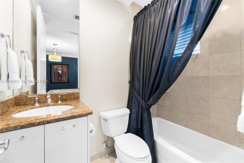 Villa ou maison à louer à Sunny Isles Beach, Floride: 6 chambres, 387.12 m2 № 2269538 - photo 28