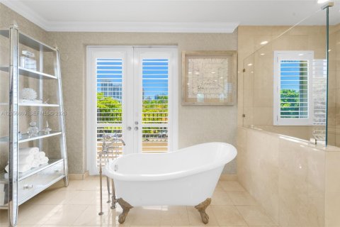 Villa ou maison à louer à Sunny Isles Beach, Floride: 6 chambres, 387.12 m2 № 2269538 - photo 24
