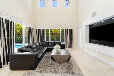 Villa ou maison à louer à Sunny Isles Beach, Floride: 6 chambres, 387.12 m2 № 2269538 - photo 8