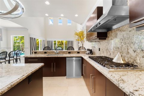 Villa ou maison à louer à Sunny Isles Beach, Floride: 6 chambres, 387.12 m2 № 2269538 - photo 14