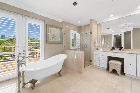 Villa ou maison à louer à Sunny Isles Beach, Floride: 6 chambres, 387.12 m2 № 2269538 - photo 23