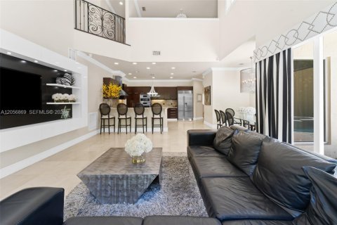 Villa ou maison à louer à Sunny Isles Beach, Floride: 6 chambres, 387.12 m2 № 2269538 - photo 9