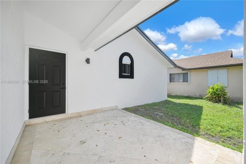 Casa en venta en Homestead, Florida, 3 dormitorios, 110.65 m2 № 2055307 - foto 5