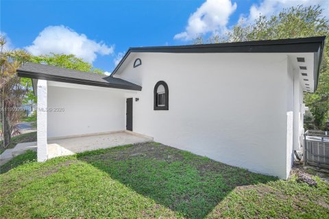 Casa en venta en Homestead, Florida, 3 dormitorios, 110.65 m2 № 2055307 - foto 4