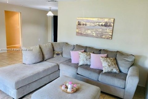 House in Sunrise, Florida 2 bedrooms, 111.48 sq.m. № 2012910 - photo 7