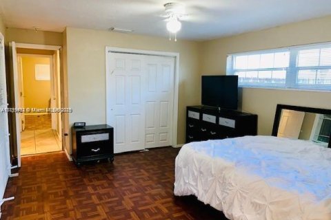 House in Sunrise, Florida 2 bedrooms, 111.48 sq.m. № 2012910 - photo 5