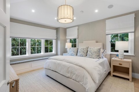 House in Palm Beach, Florida 5 bedrooms, 740.71 sq.m. № 2171905 - photo 20