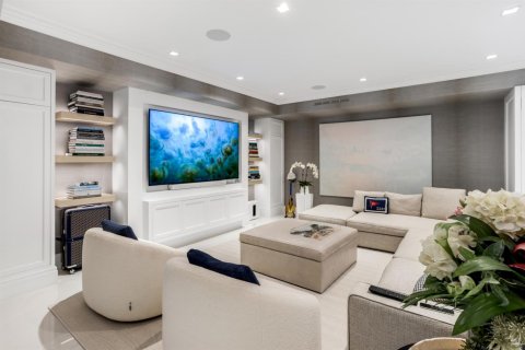 House in Palm Beach, Florida 5 bedrooms, 740.71 sq.m. № 2171905 - photo 28