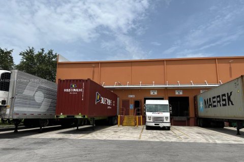 Immobilier commercial à Doral, Floride № 2158072