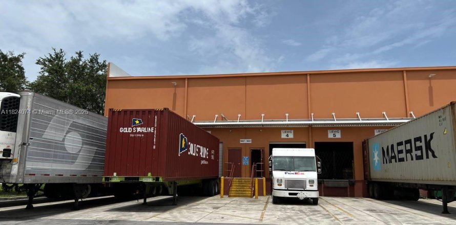 Immobilier commercial à Doral, Floride № 2158072