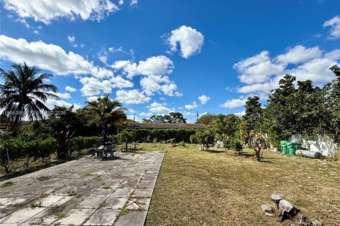 Commercial property in Homestead, Florida 102.56 sq.m. № 2026004 - photo 3