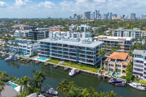Condominio en Fort Lauderdale, Florida, 3 dormitorios  № 2018994