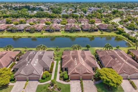 House in Sarasota, Florida 2 bedrooms, 152.27 sq.m. № 2100526