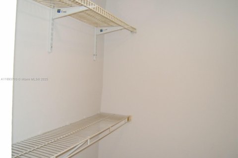 Copropriété à louer à Miami, Floride: 2 chambres, 87.33 m2 № 1945594 - photo 10