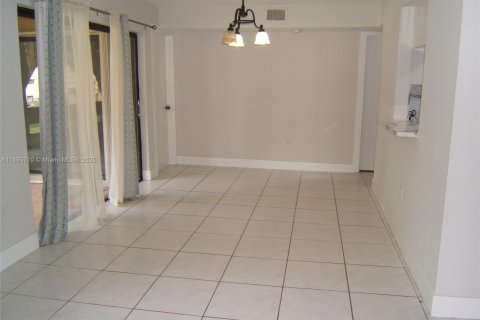 Copropriété à louer à Miami, Floride: 2 chambres, 87.33 m2 № 1945594 - photo 12
