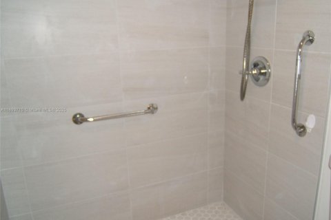 Copropriété à louer à Miami, Floride: 2 chambres, 87.33 m2 № 1945594 - photo 6