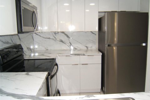 Copropriété à louer à Miami, Floride: 2 chambres, 87.33 m2 № 1945594 - photo 9