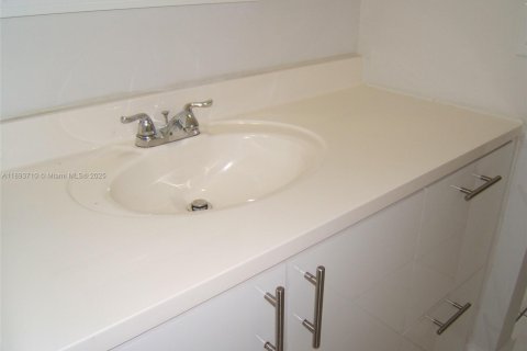 Copropriété à louer à Miami, Floride: 2 chambres, 87.33 m2 № 1945594 - photo 4