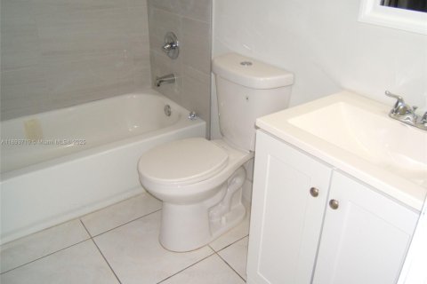 Copropriété à louer à Miami, Floride: 2 chambres, 87.33 m2 № 1945594 - photo 1