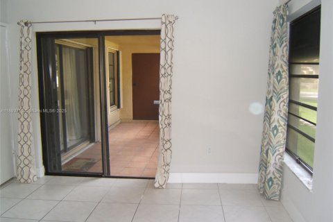 Copropriété à louer à Miami, Floride: 2 chambres, 87.33 m2 № 1945594 - photo 14