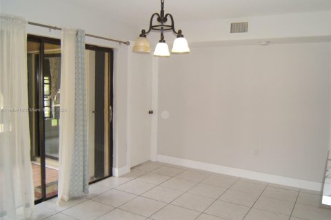 Copropriété à louer à Miami, Floride: 2 chambres, 87.33 m2 № 1945594 - photo 2