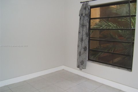 Copropriété à louer à Miami, Floride: 2 chambres, 87.33 m2 № 1945594 - photo 3